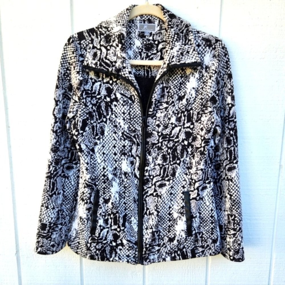 JM Collections zippered front black & white snakeskin pattern lightweight jacket